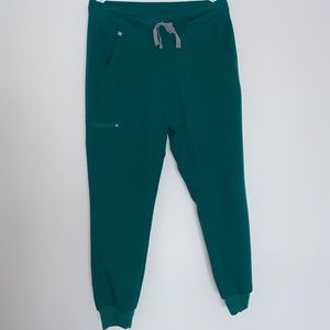Figs Hunter green Zamora jogger scrub pants in size medium
